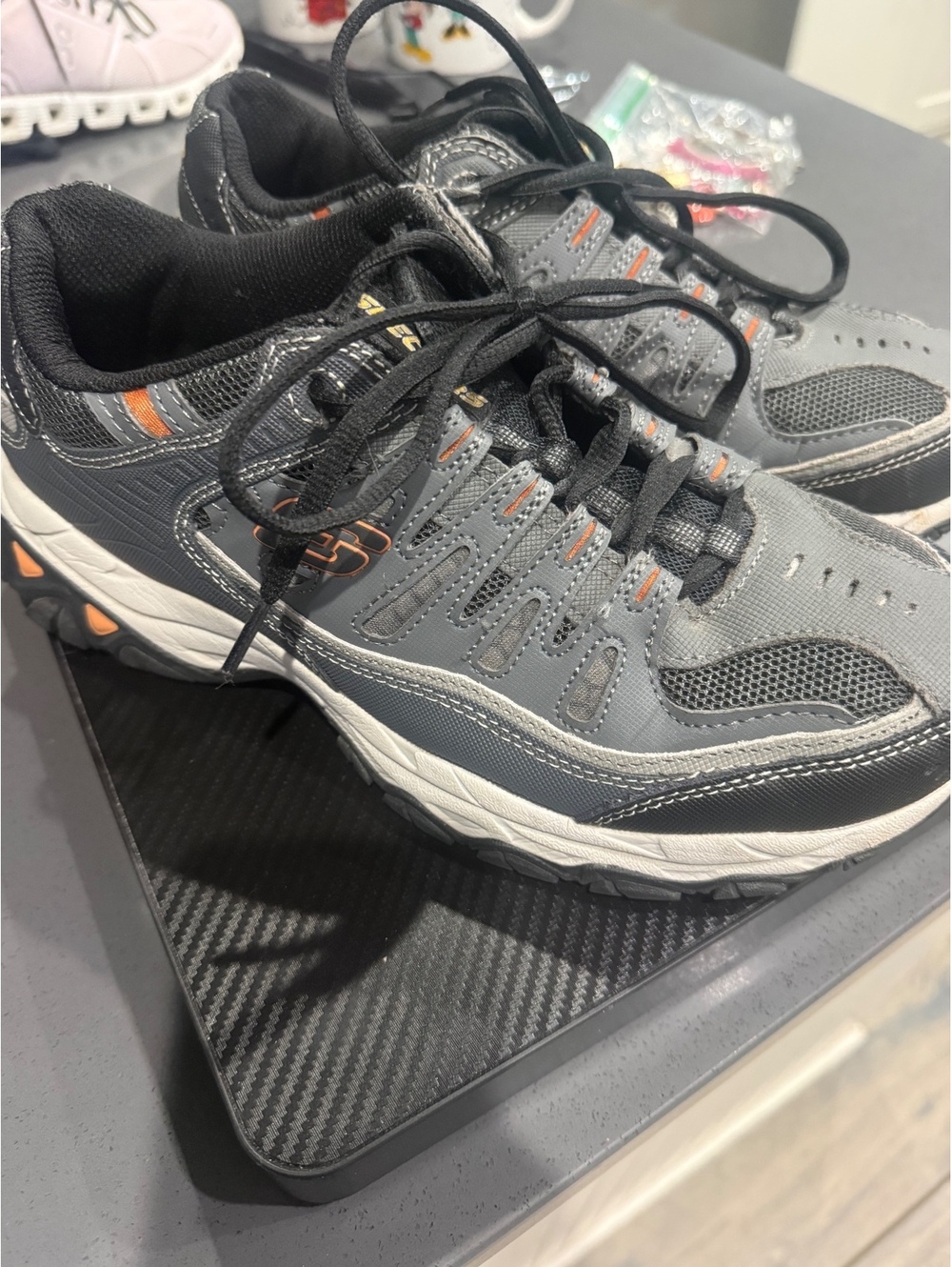 Skechers Men's Athletic Sneakers Size 9 Gray and Black Leather Synthetic Upper